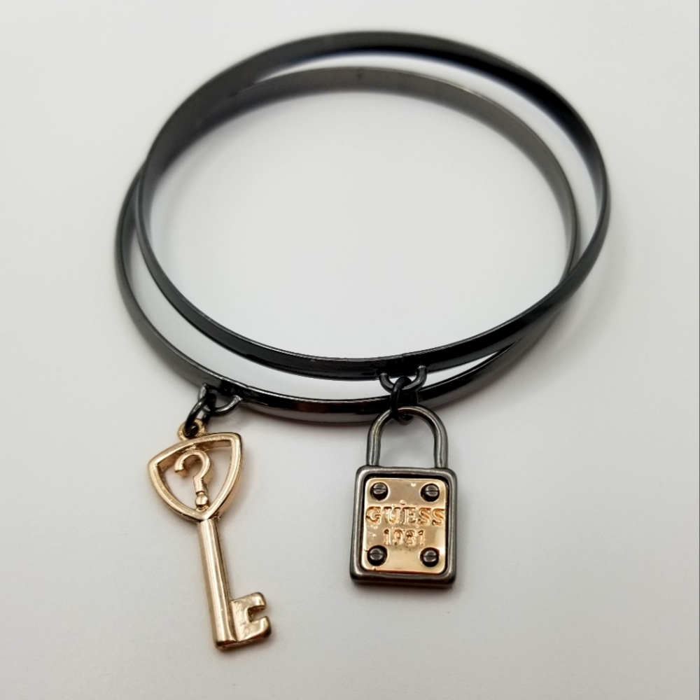 NWOT Guess Bangle Set